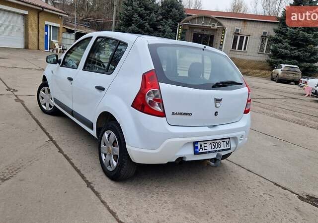 Білий Дачія Sandero, об'ємом двигуна 1.2 л та пробігом 200 тис. км за 4300 $, фото 5 на Automoto.ua