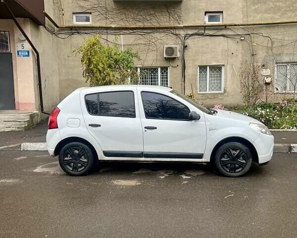 Белый Дачия Сандеро, объемом двигателя 1.15 л и пробегом 190 тыс. км за 3700 $, фото 1 на Automoto.ua