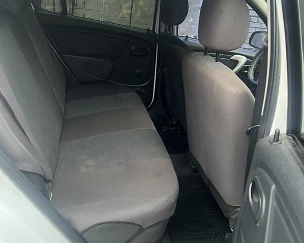 Белый Дачия Сандеро, объемом двигателя 1.15 л и пробегом 190 тыс. км за 3700 $, фото 5 на Automoto.ua