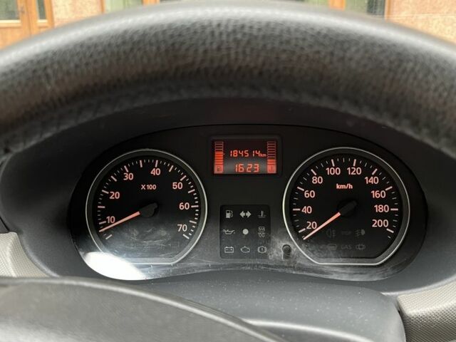 Білий Дачія Sandero, об'ємом двигуна 1.1 л та пробігом 185 тис. км за 4000 $, фото 7 на Automoto.ua