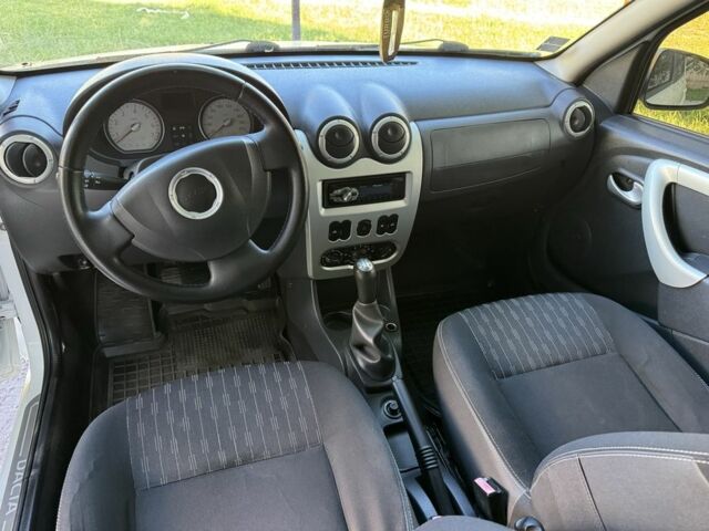 Дачия Сандеро 2012 в Кролевце на Automoto.ua Белый Дачия Сандеро, объемом двигателя 1.6 л и пробегом 180 тыс. км за 6300 $, фото 4 на Automoto.ua