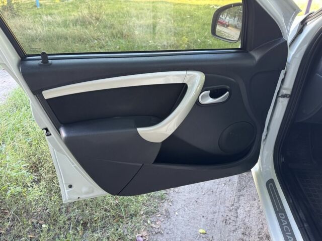 Дачия Сандеро 2012 в Кролевце на Automoto.ua Белый Дачия Сандеро, объемом двигателя 1.6 л и пробегом 180 тыс. км за 6300 $, фото 12 на Automoto.ua