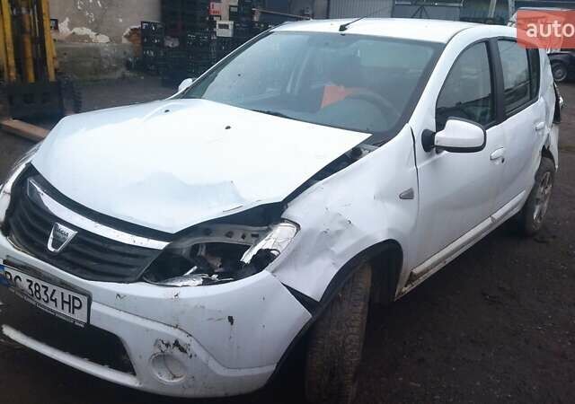 Белый Дачия Сандеро, объемом двигателя 1.2 л и пробегом 155 тыс. км за 1777 $, фото 1 на Automoto.ua