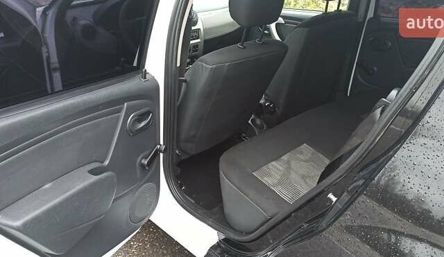 Белый Дачия Сандеро, объемом двигателя 1.1 л и пробегом 340 тыс. км за 3600 $, фото 8 на Automoto.ua