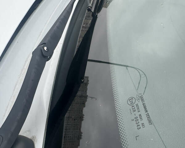 Белый Дачия Сандеро, объемом двигателя 1.2 л и пробегом 216 тыс. км за 3700 $, фото 24 на Automoto.ua