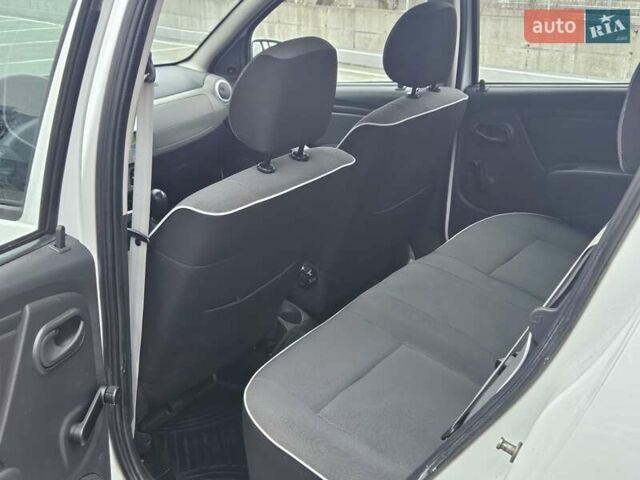 Белый Дачия Сандеро, объемом двигателя 1.46 л и пробегом 116 тыс. км за 6200 $, фото 30 на Automoto.ua