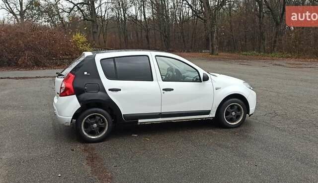 Белый Дачия Сандеро, объемом двигателя 1.1 л и пробегом 340 тыс. км за 3600 $, фото 3 на Automoto.ua