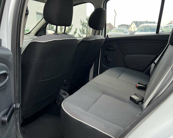 Белый Дачия Сандеро, объемом двигателя 1.2 л и пробегом 178 тыс. км за 4750 $, фото 56 на Automoto.ua