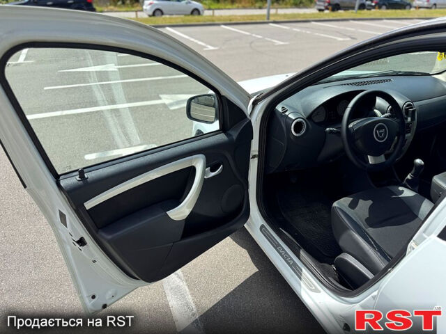 Білий Дачія Sandero, об'ємом двигуна 1.2 л та пробігом 235 тис. км за 3500 $, фото 7 на Automoto.ua