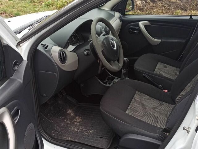 Белый Дачия Сандеро, объемом двигателя 1.1 л и пробегом 340 тыс. км за 3600 $, фото 7 на Automoto.ua