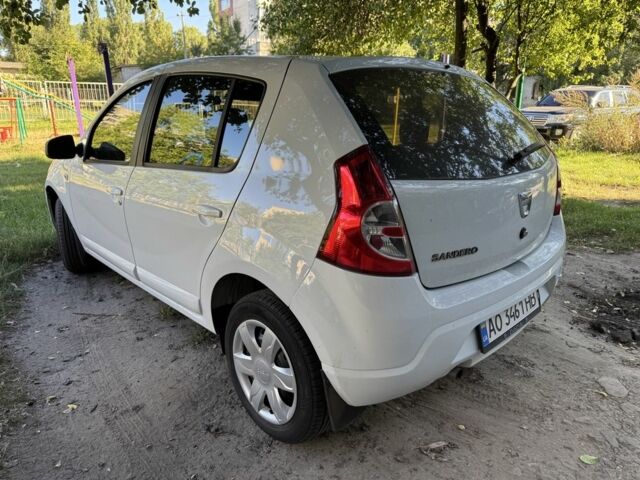 Дачия Сандеро 2012 в Кролевце на Automoto.ua Белый Дачия Сандеро, объемом двигателя 1.6 л и пробегом 180 тыс. км за 6300 $, фото 1 на Automoto.ua