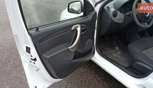 Белый Дачия Сандеро, объемом двигателя 1.1 л и пробегом 340 тыс. км за 3600 $, фото 7 на Automoto.ua