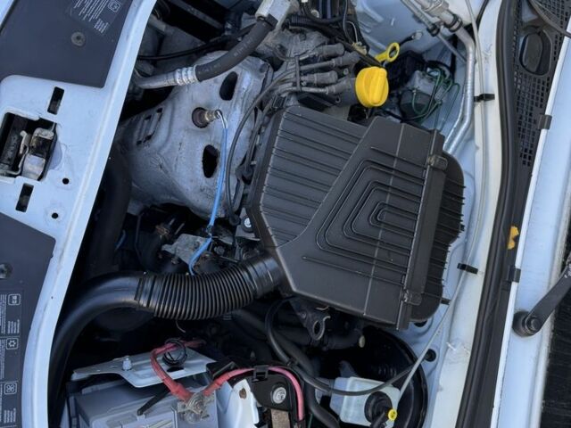 Дачия Сандеро 2012 в Кролевце на Automoto.ua Белый Дачия Сандеро, объемом двигателя 1.6 л и пробегом 180 тыс. км за 6300 $, фото 7 на Automoto.ua