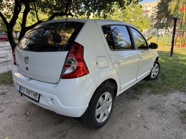 Дачия Сандеро 2012 в Кролевце на Automoto.ua Белый Дачия Сандеро, объемом двигателя 1.6 л и пробегом 180 тыс. км за 6300 $, фото 3 на Automoto.ua