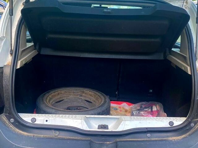 Білий Дачія Sandero, об'ємом двигуна 1.1 л та пробігом 281 тис. км за 3100 $, фото 2 на Automoto.ua