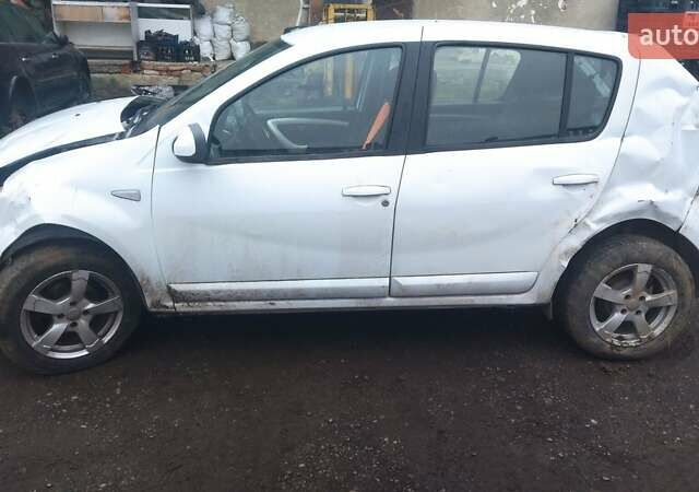 Белый Дачия Сандеро, объемом двигателя 1.2 л и пробегом 155 тыс. км за 1777 $, фото 2 на Automoto.ua