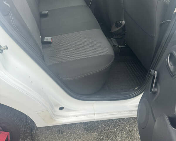 Белый Дачия Сандеро, объемом двигателя 1.15 л и пробегом 216 тыс. км за 3850 $, фото 21 на Automoto.ua