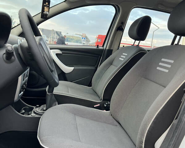 Белый Дачия Сандеро, объемом двигателя 1.2 л и пробегом 178 тыс. км за 4750 $, фото 40 на Automoto.ua