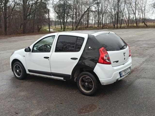 Белый Дачия Сандеро, объемом двигателя 1.1 л и пробегом 340 тыс. км за 3600 $, фото 2 на Automoto.ua