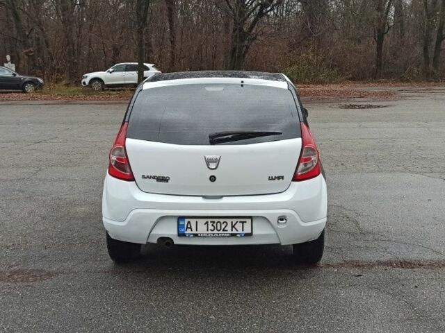 Белый Дачия Сандеро, объемом двигателя 1.1 л и пробегом 340 тыс. км за 3600 $, фото 3 на Automoto.ua