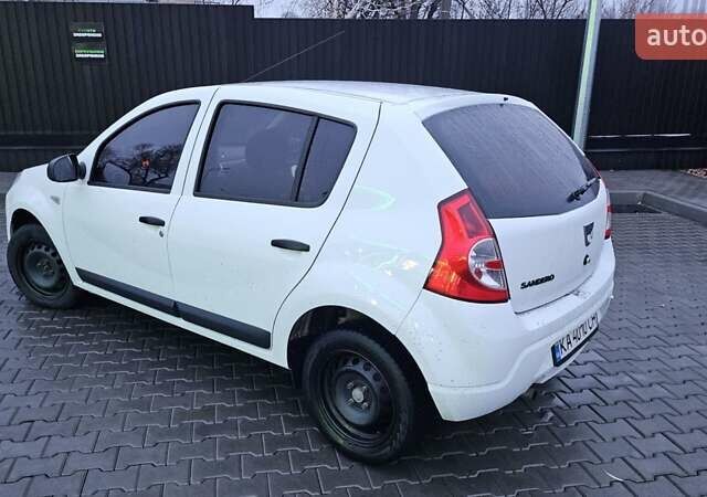 Белый Дачия Сандеро, объемом двигателя 1.5 л и пробегом 252 тыс. км за 5000 $, фото 8 на Automoto.ua