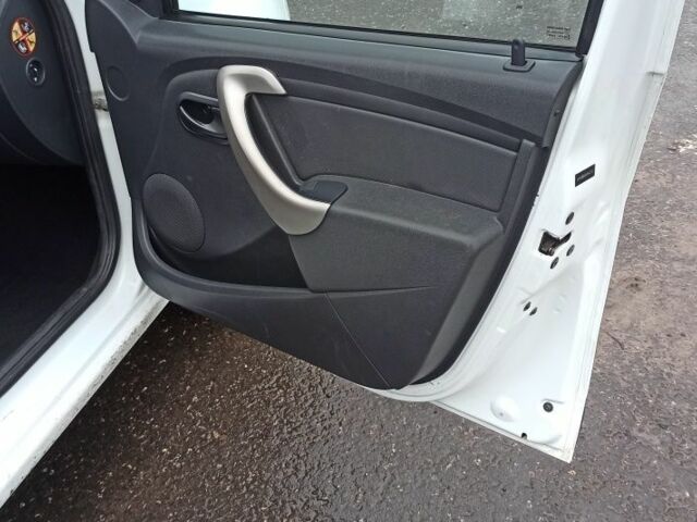 Белый Дачия Сандеро, объемом двигателя 1.1 л и пробегом 340 тыс. км за 3600 $, фото 12 на Automoto.ua