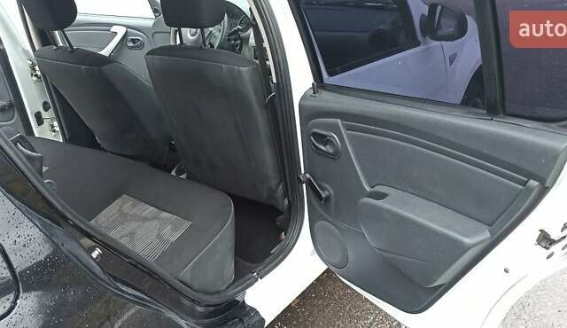 Белый Дачия Сандеро, объемом двигателя 1.1 л и пробегом 340 тыс. км за 3600 $, фото 9 на Automoto.ua