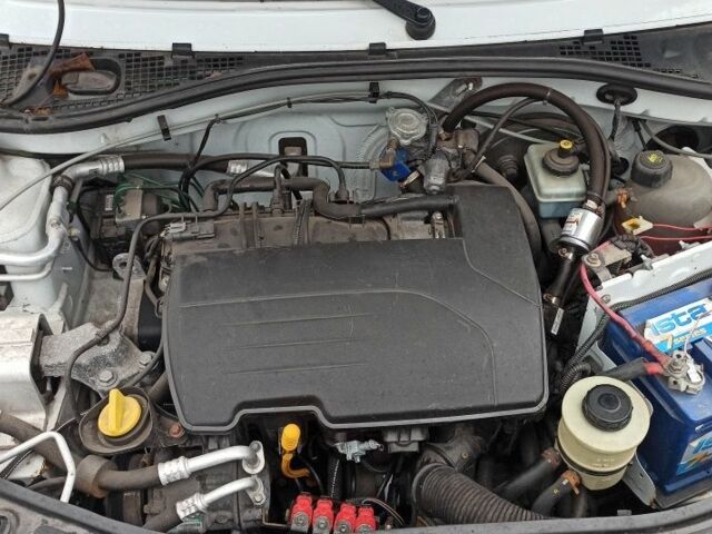 Белый Дачия Сандеро, объемом двигателя 1.1 л и пробегом 340 тыс. км за 3600 $, фото 14 на Automoto.ua