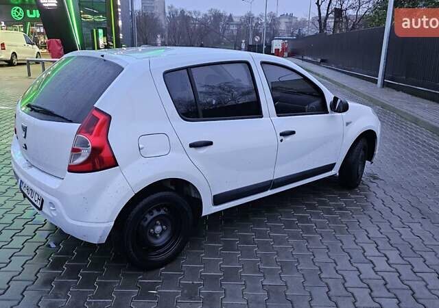 Белый Дачия Сандеро, объемом двигателя 1.5 л и пробегом 252 тыс. км за 5000 $, фото 5 на Automoto.ua