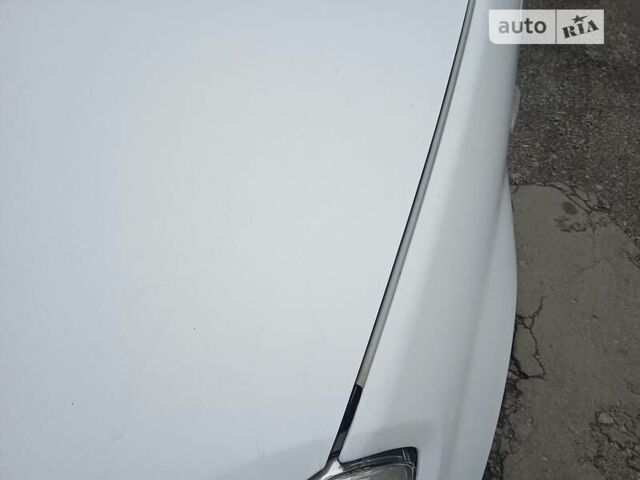 Белый Дачия Сандеро, объемом двигателя 1.1 л и пробегом 210 тыс. км за 4300 $, фото 3 на Automoto.ua