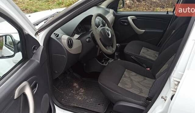 Белый Дачия Сандеро, объемом двигателя 1.1 л и пробегом 340 тыс. км за 3600 $, фото 6 на Automoto.ua