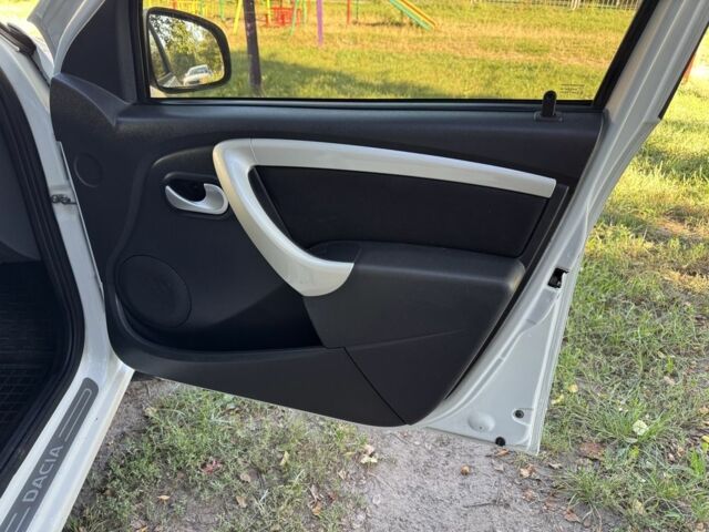 Дачия Сандеро 2012 в Кролевце на Automoto.ua Белый Дачия Сандеро, объемом двигателя 1.6 л и пробегом 180 тыс. км за 6300 $, фото 11 на Automoto.ua