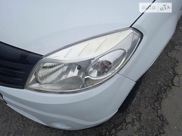 Белый Дачия Сандеро, объемом двигателя 1.1 л и пробегом 210 тыс. км за 4300 $, фото 1 на Automoto.ua