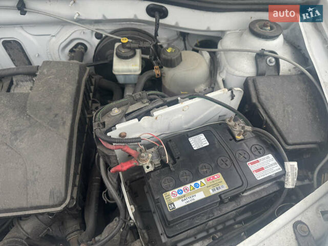 Белый Дачия Сандеро, объемом двигателя 1.2 л и пробегом 216 тыс. км за 3700 $, фото 8 на Automoto.ua