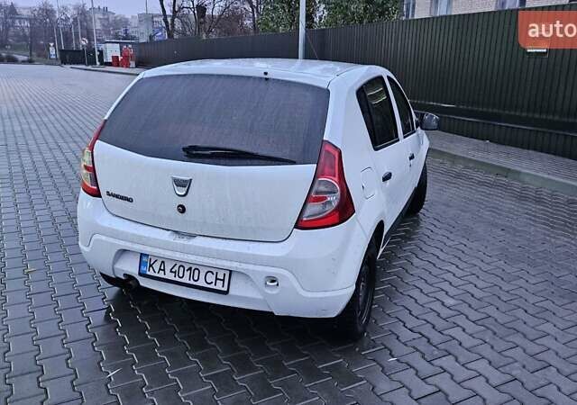 Белый Дачия Сандеро, объемом двигателя 1.5 л и пробегом 252 тыс. км за 5000 $, фото 6 на Automoto.ua