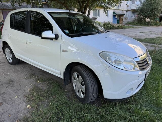 Дачия Сандеро 2012 в Кролевце на Automoto.ua Белый Дачия Сандеро, объемом двигателя 1.6 л и пробегом 180 тыс. км за 6300 $, фото 14 на Automoto.ua