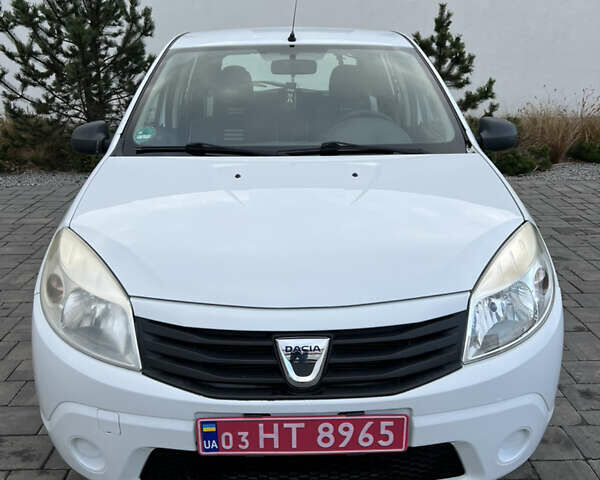 Белый Дачия Сандеро, объемом двигателя 1.2 л и пробегом 178 тыс. км за 4750 $, фото 2 на Automoto.ua