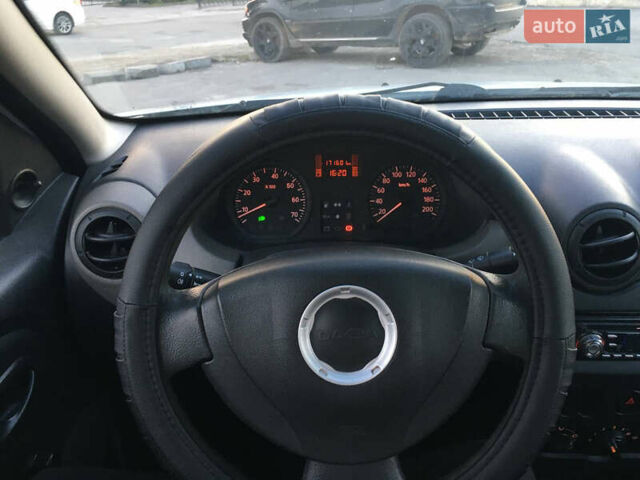 Белый Дачия Сандеро, объемом двигателя 1.1 л и пробегом 185 тыс. км за 4200 $, фото 13 на Automoto.ua