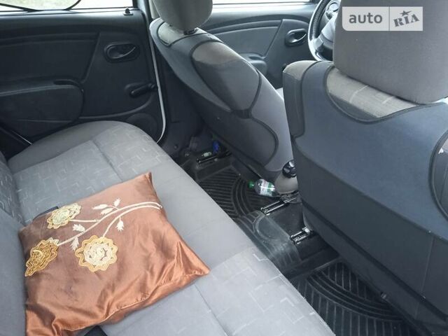 Белый Дачия Сандеро, объемом двигателя 1.1 л и пробегом 210 тыс. км за 4300 $, фото 10 на Automoto.ua