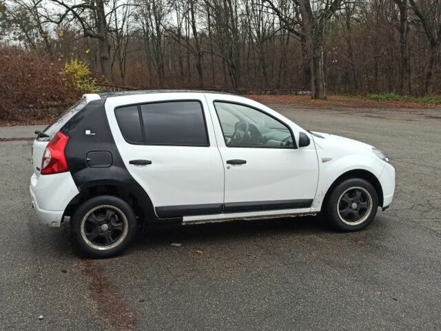 Белый Дачия Сандеро, объемом двигателя 1.1 л и пробегом 340 тыс. км за 3600 $, фото 4 на Automoto.ua