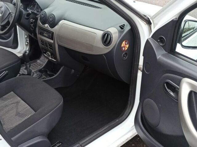 Белый Дачия Сандеро, объемом двигателя 1.1 л и пробегом 340 тыс. км за 3600 $, фото 11 на Automoto.ua