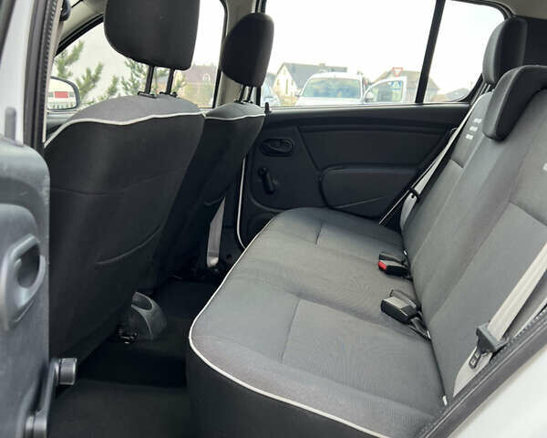 Белый Дачия Сандеро, объемом двигателя 1.2 л и пробегом 178 тыс. км за 4750 $, фото 57 на Automoto.ua