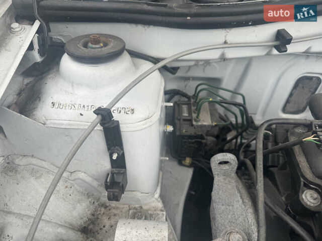 Белый Дачия Сандеро, объемом двигателя 1.2 л и пробегом 216 тыс. км за 3700 $, фото 7 на Automoto.ua