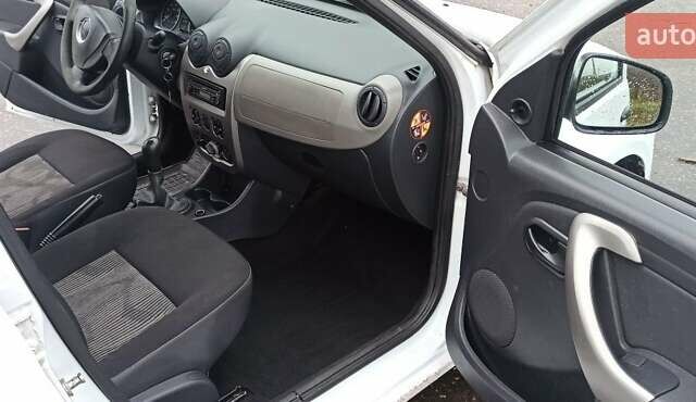 Белый Дачия Сандеро, объемом двигателя 1.1 л и пробегом 340 тыс. км за 3600 $, фото 10 на Automoto.ua