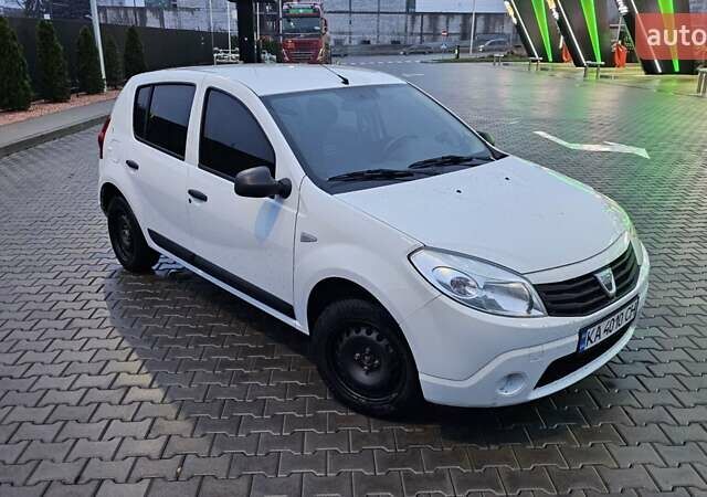 Белый Дачия Сандеро, объемом двигателя 1.5 л и пробегом 252 тыс. км за 5000 $, фото 3 на Automoto.ua