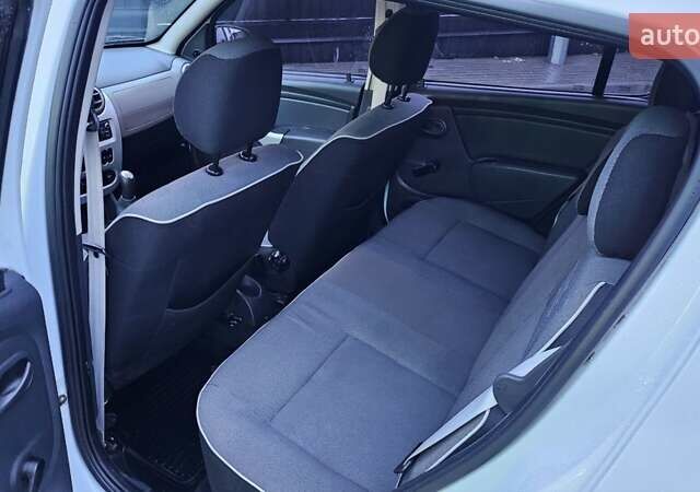 Белый Дачия Сандеро, объемом двигателя 1.5 л и пробегом 252 тыс. км за 5000 $, фото 11 на Automoto.ua