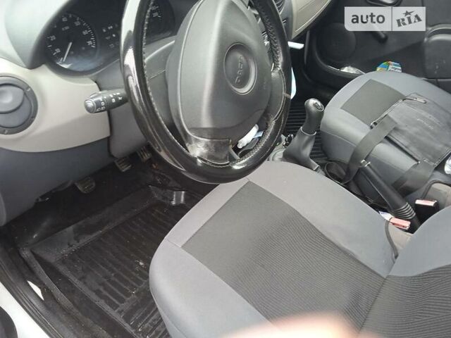 Белый Дачия Сандеро, объемом двигателя 1.1 л и пробегом 210 тыс. км за 4300 $, фото 11 на Automoto.ua