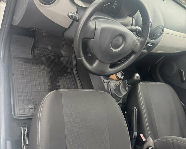 Белый Дачия Сандеро, объемом двигателя 1.15 л и пробегом 216 тыс. км за 3850 $, фото 13 на Automoto.ua