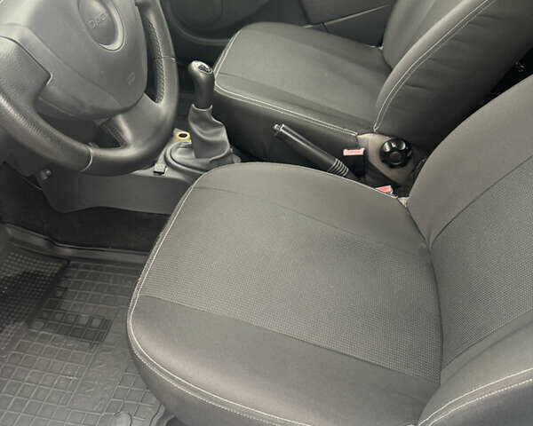 Белый Дачия Сандеро, объемом двигателя 1.2 л и пробегом 216 тыс. км за 3700 $, фото 23 на Automoto.ua