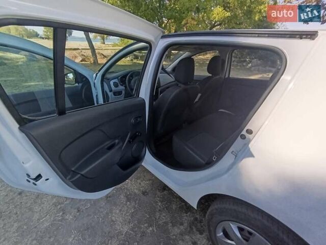 Білий Дачія Sandero, об'ємом двигуна 1.15 л та пробігом 206 тис. км за 5100 $, фото 8 на Automoto.ua